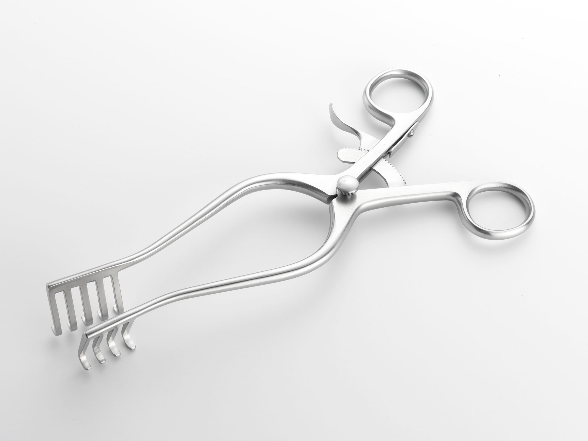 travers-self-retaining-retractor